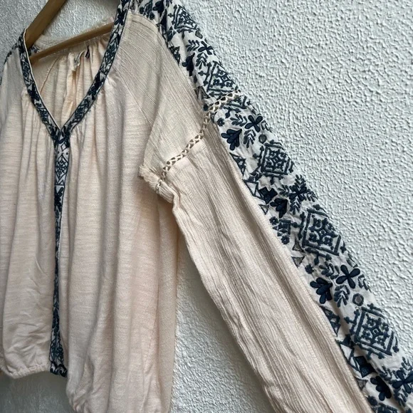 Akemi + Kin peasant top - Picture 2 of 4